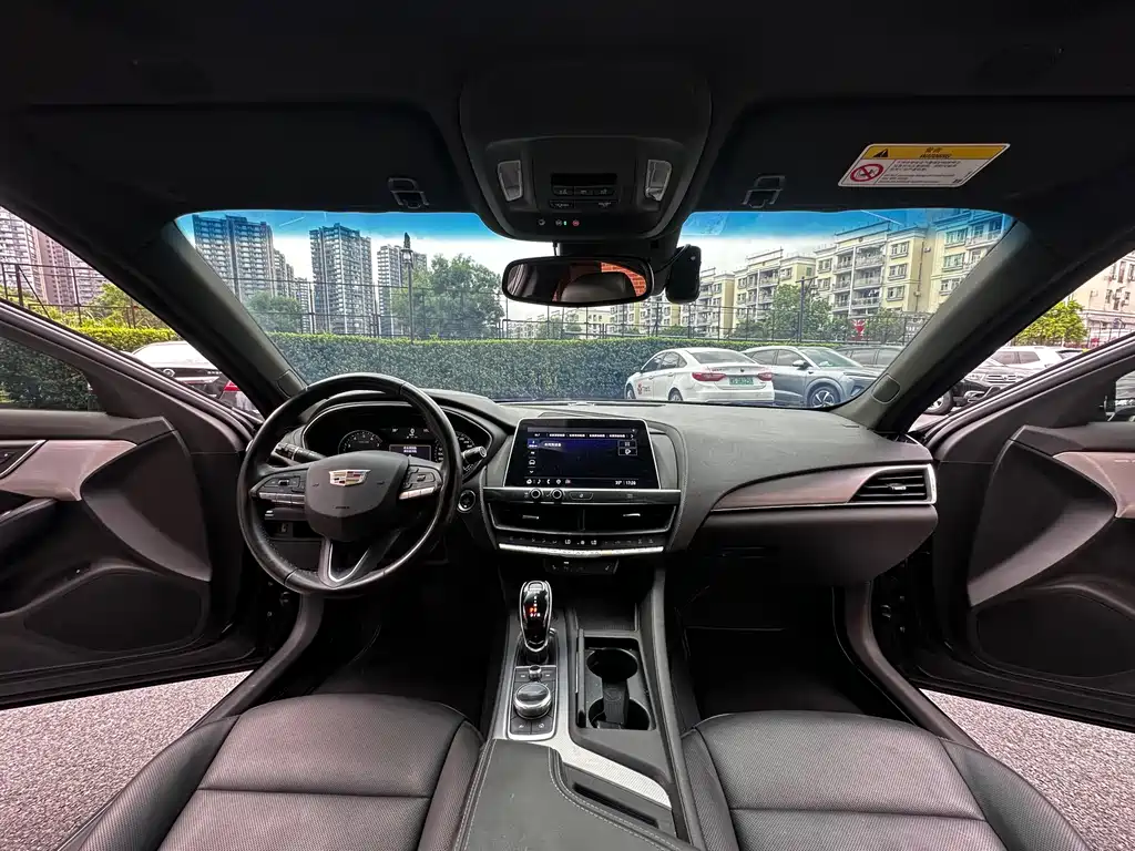 Cadillac CT5 — фото 9