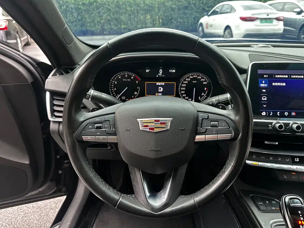 Cadillac CT5 — фото 10