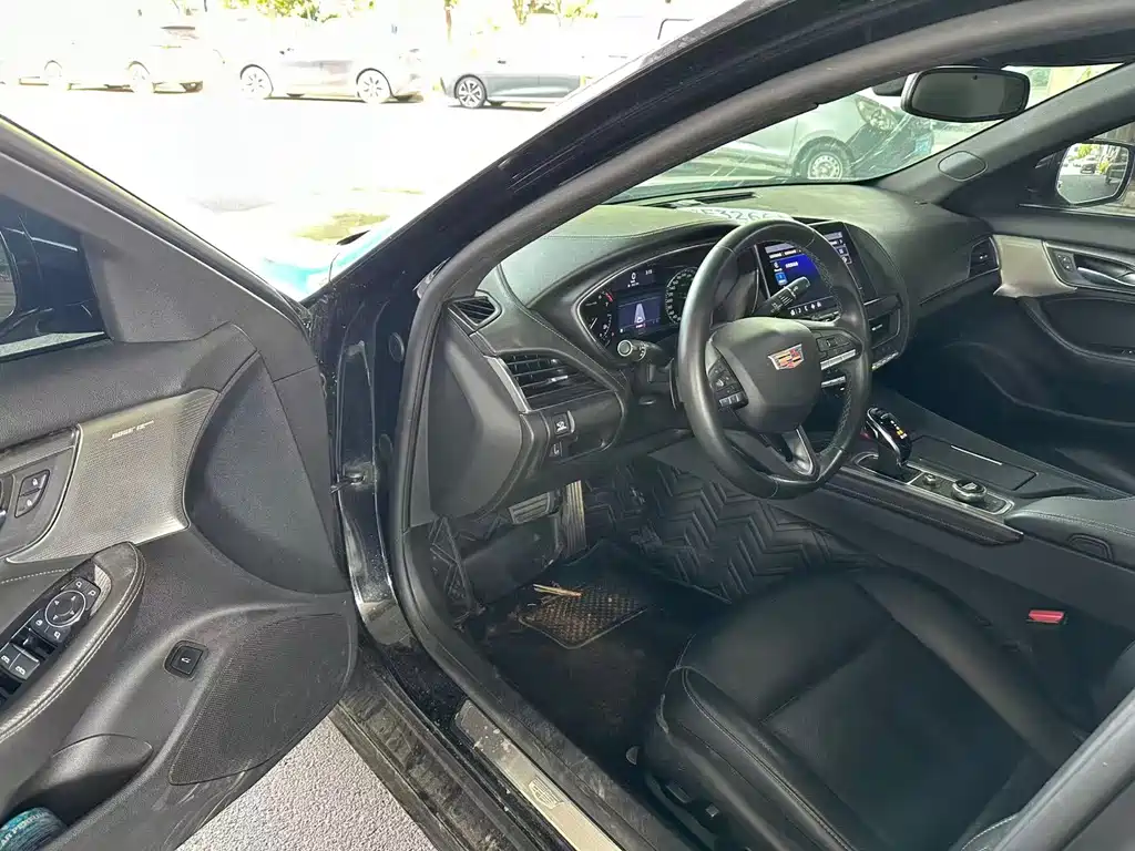 Cadillac CT5 — фото 9