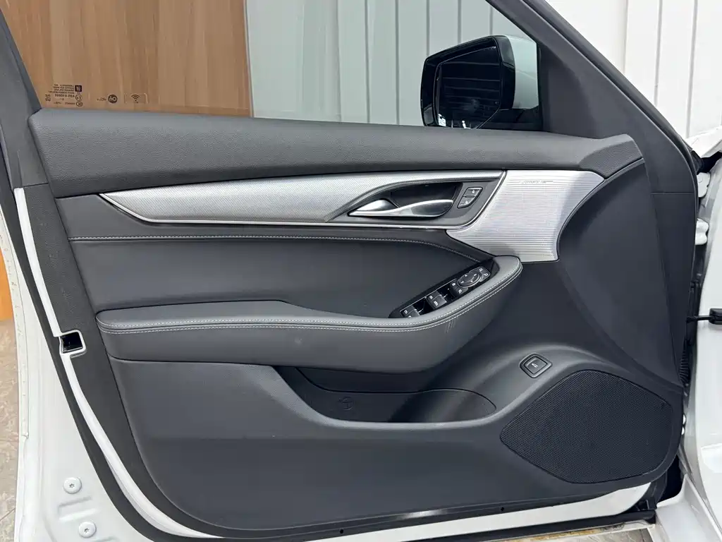 Cadillac CT5 — фото 20