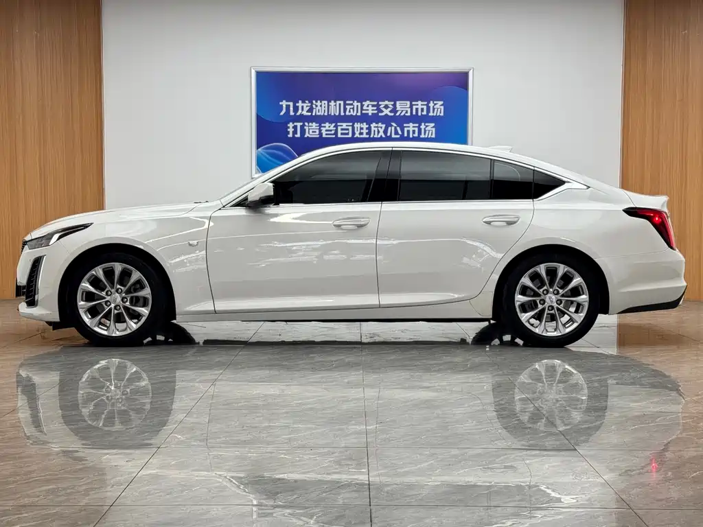 Cadillac CT5 — фото 4