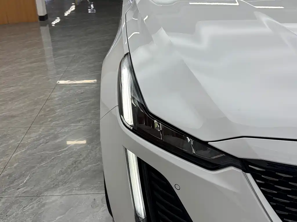 Cadillac CT5 — фото 9