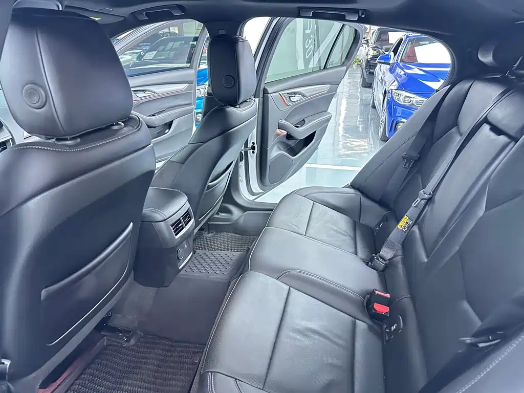 Cadillac CT5 — фото 11