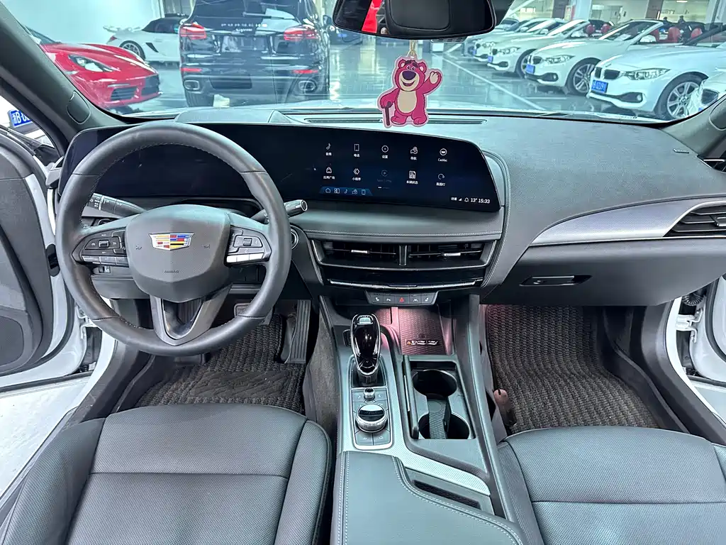 Cadillac CT5 — фото 13