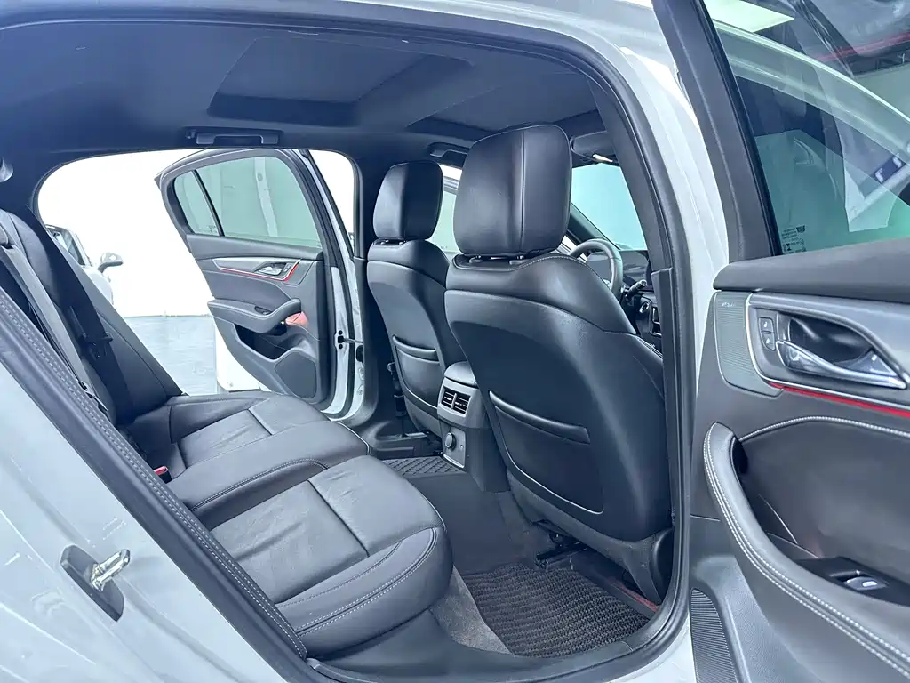 Cadillac CT5 — фото 14