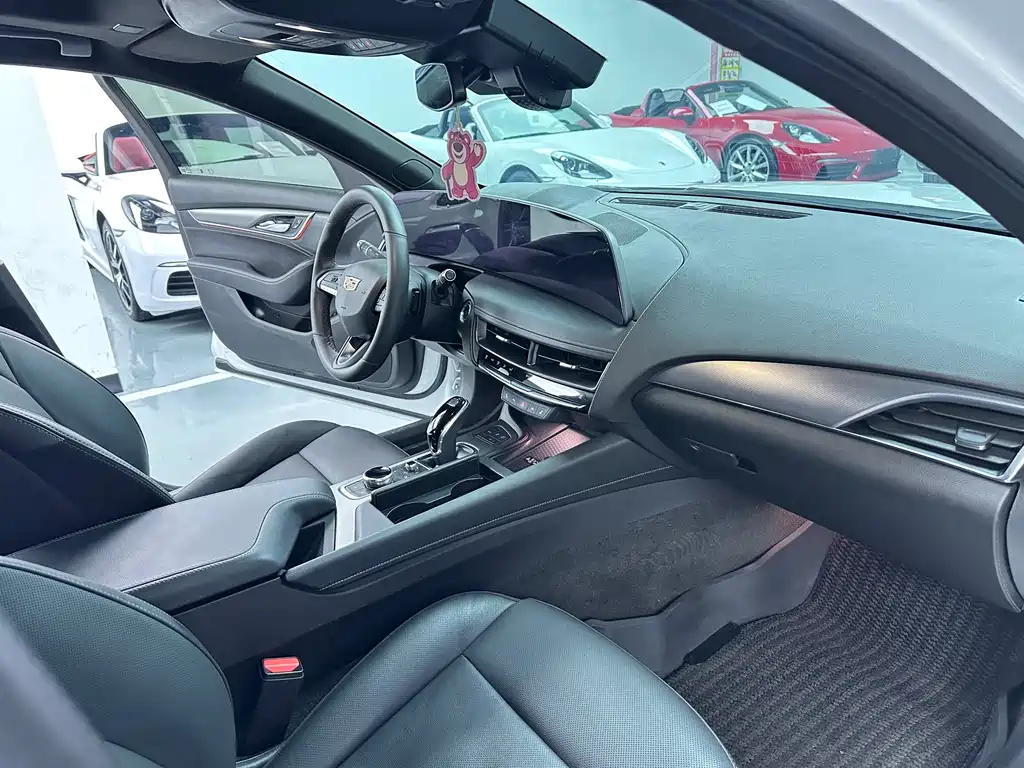 Cadillac CT5 — фото 17