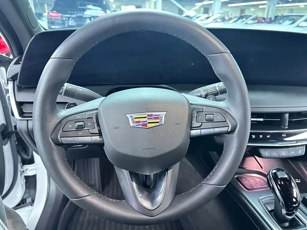 Cadillac CT5 — фото 7