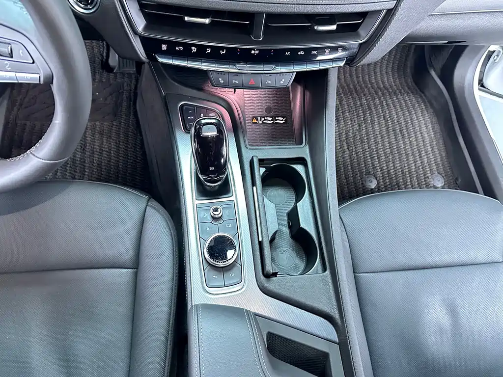 Cadillac CT5 — фото 9