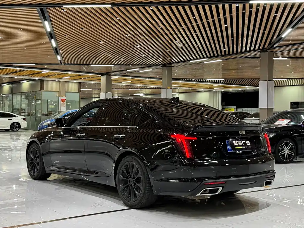 Cadillac CT5 — фото 11