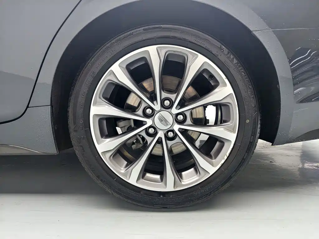 Cadillac CT5 — фото 8