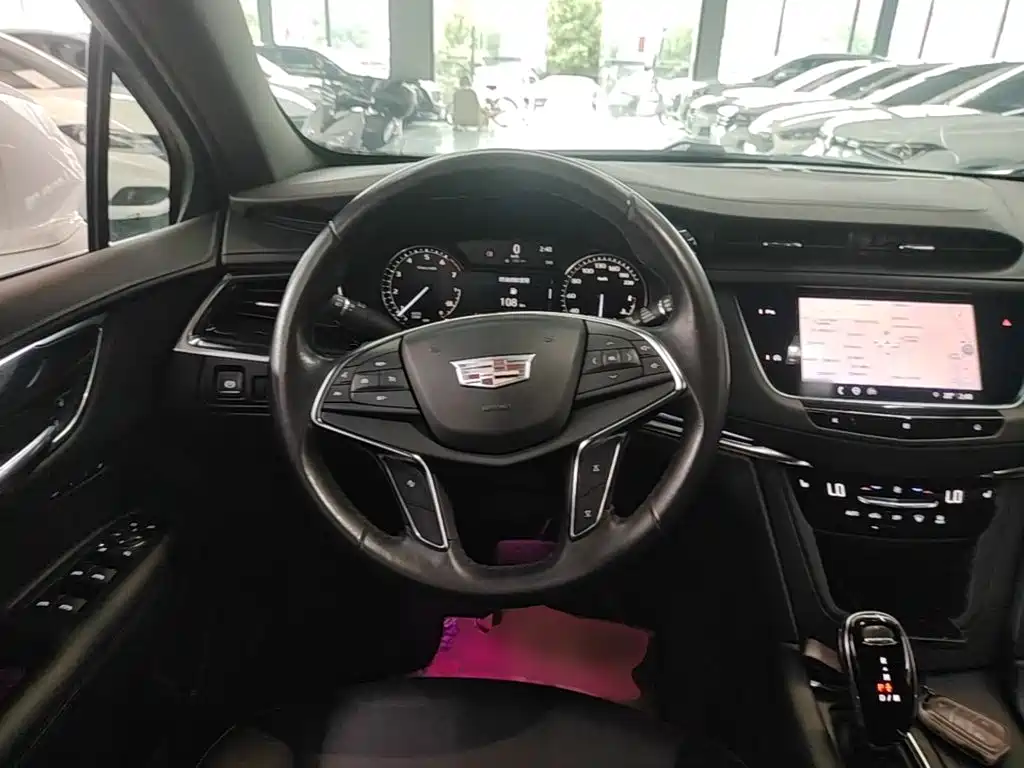 Cadillac XT5 — фото 11