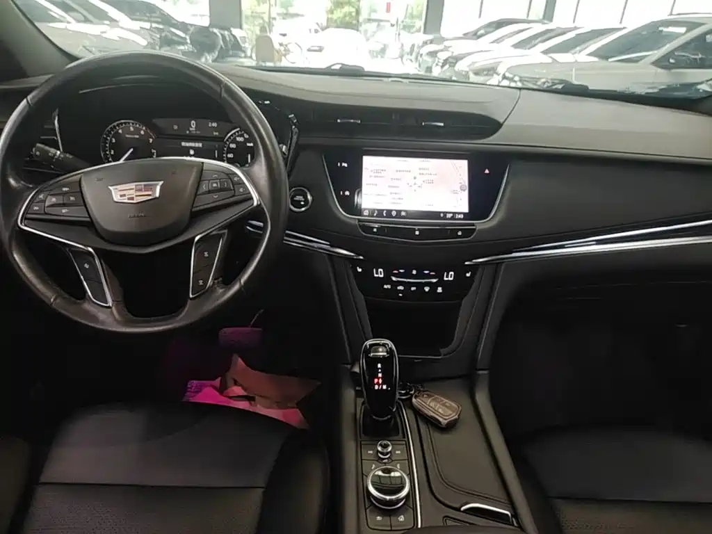 Cadillac XT5 — фото 13