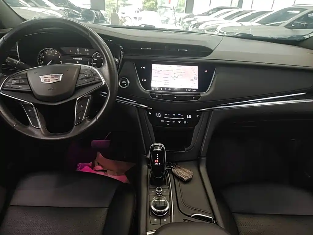 Cadillac XT5 — фото 14