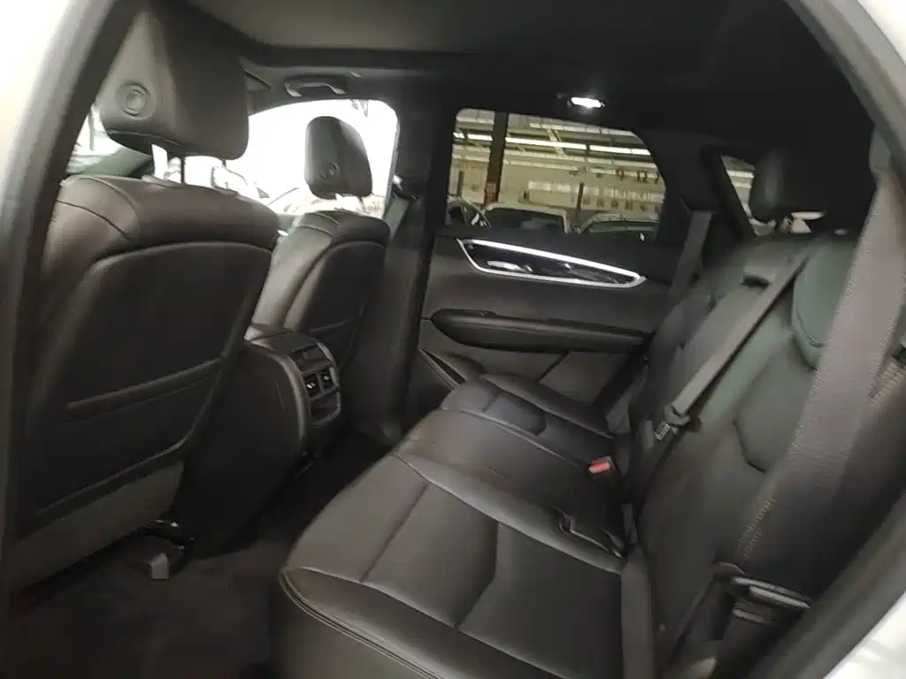Cadillac XT5 — фото 17