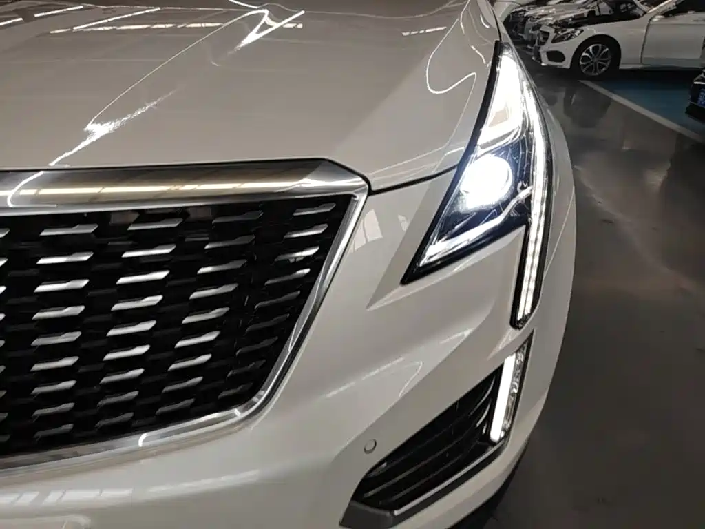 Cadillac XT5 — фото 24