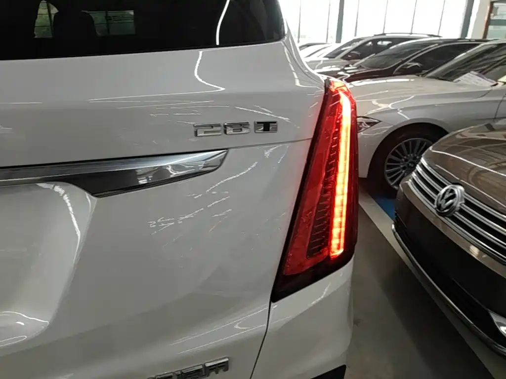 Cadillac XT5 — фото 8