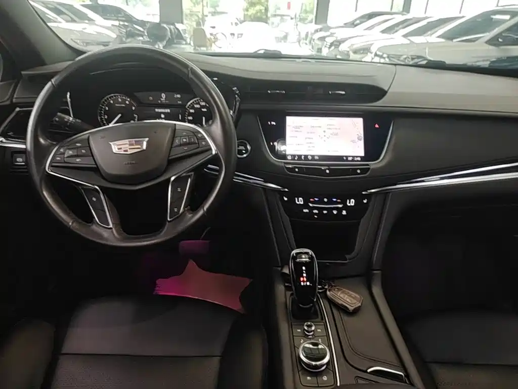 Cadillac XT5 — фото 10