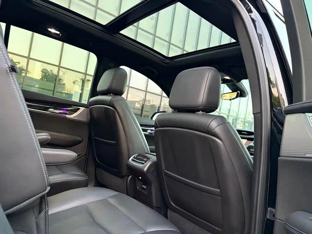 Cadillac XT6 — фото 14