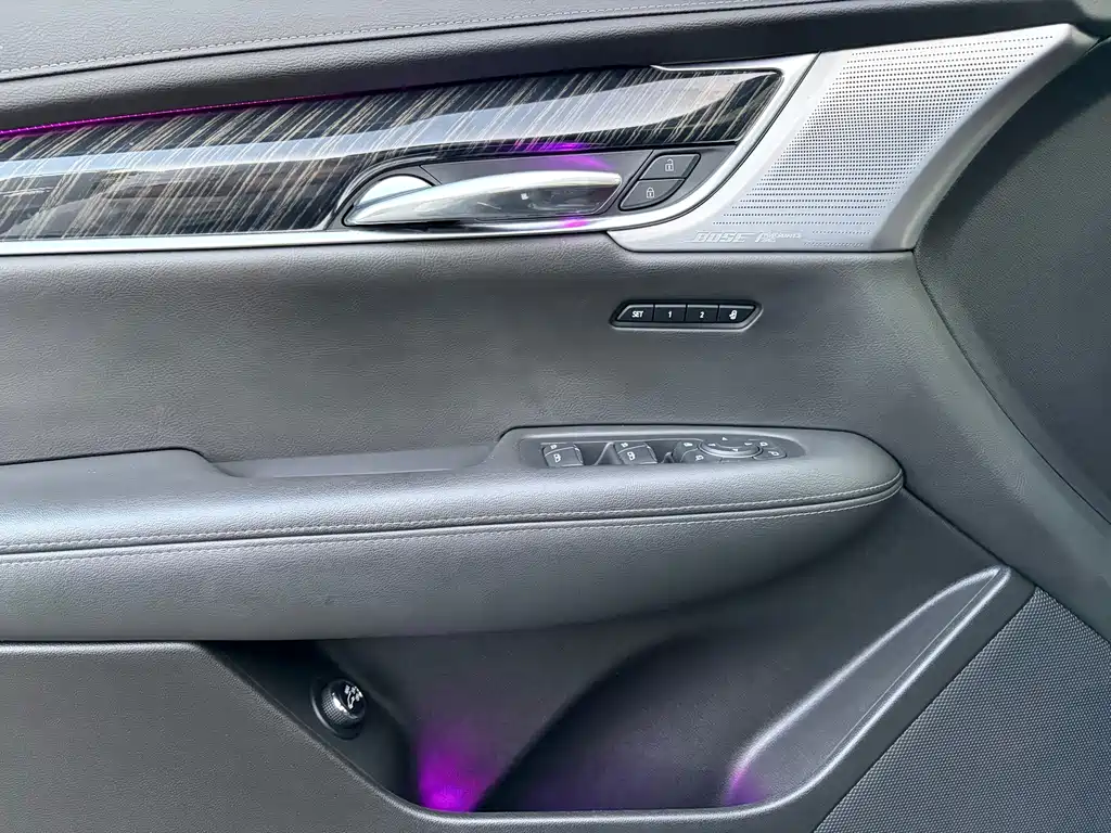 Cadillac XT6 — фото 8