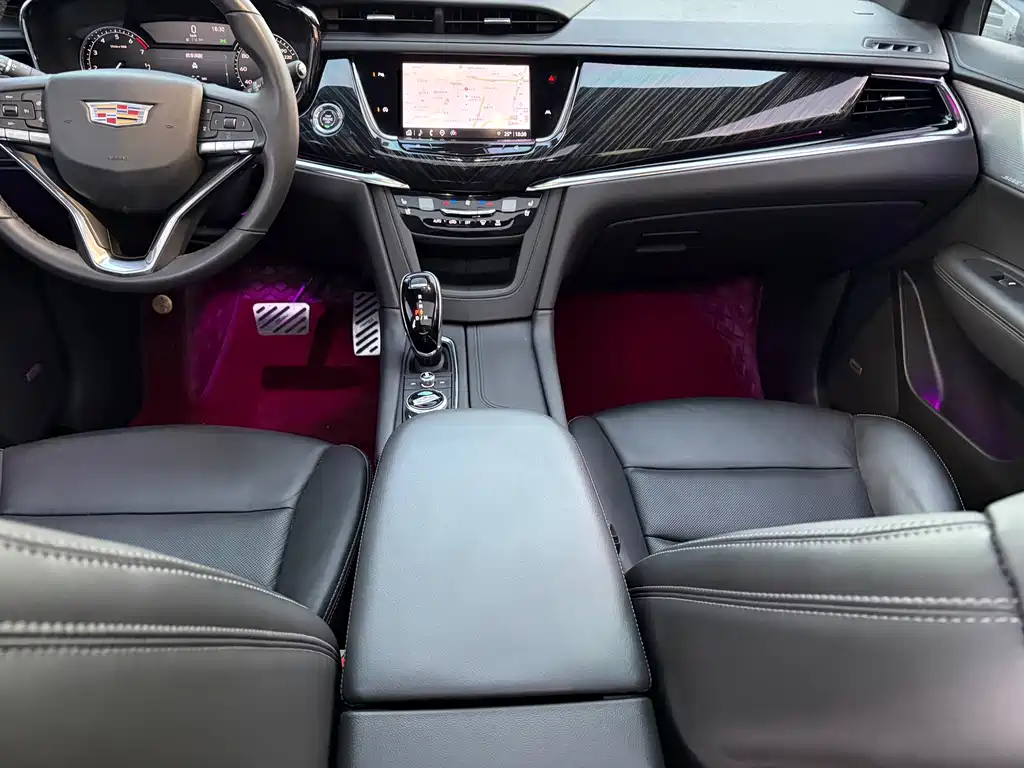 Cadillac XT6 — фото 10