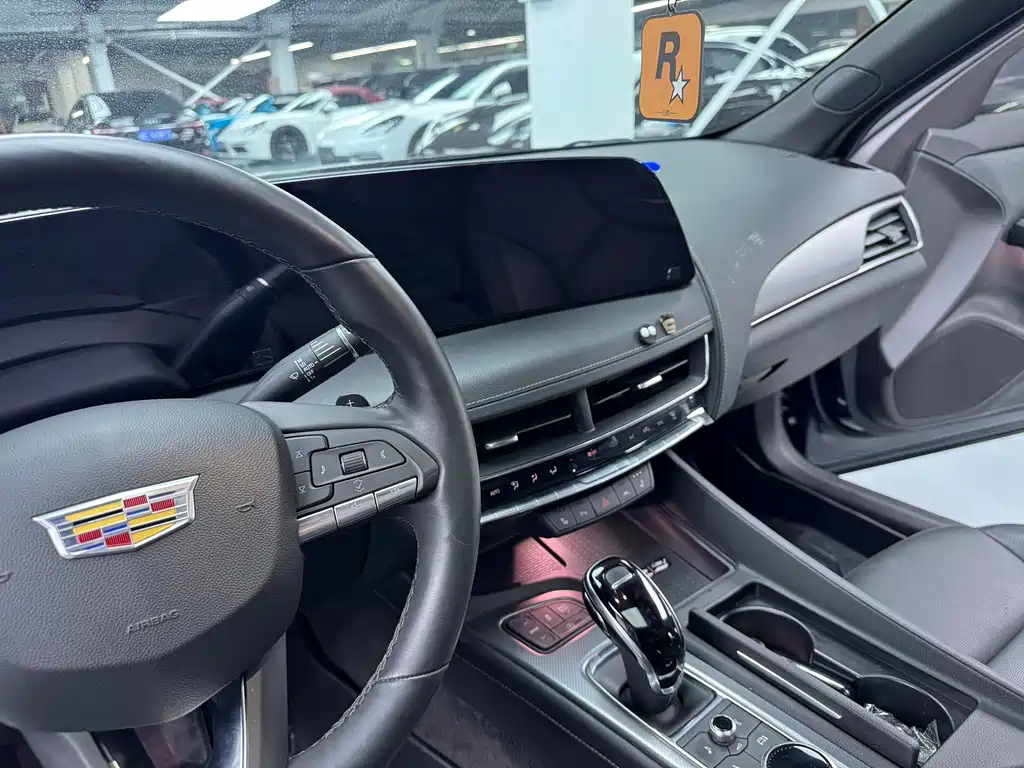 Cadillac CT5 — фото 6