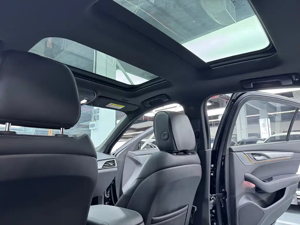 Cadillac CT5 — фото 9