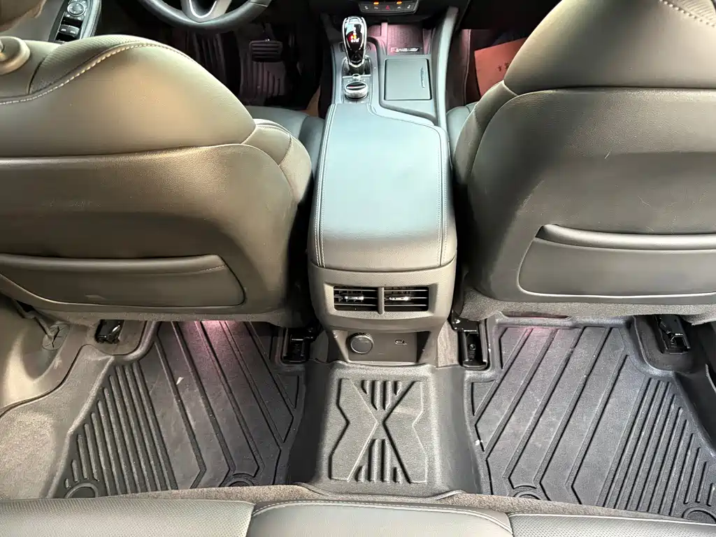 Cadillac CT5 — фото 11