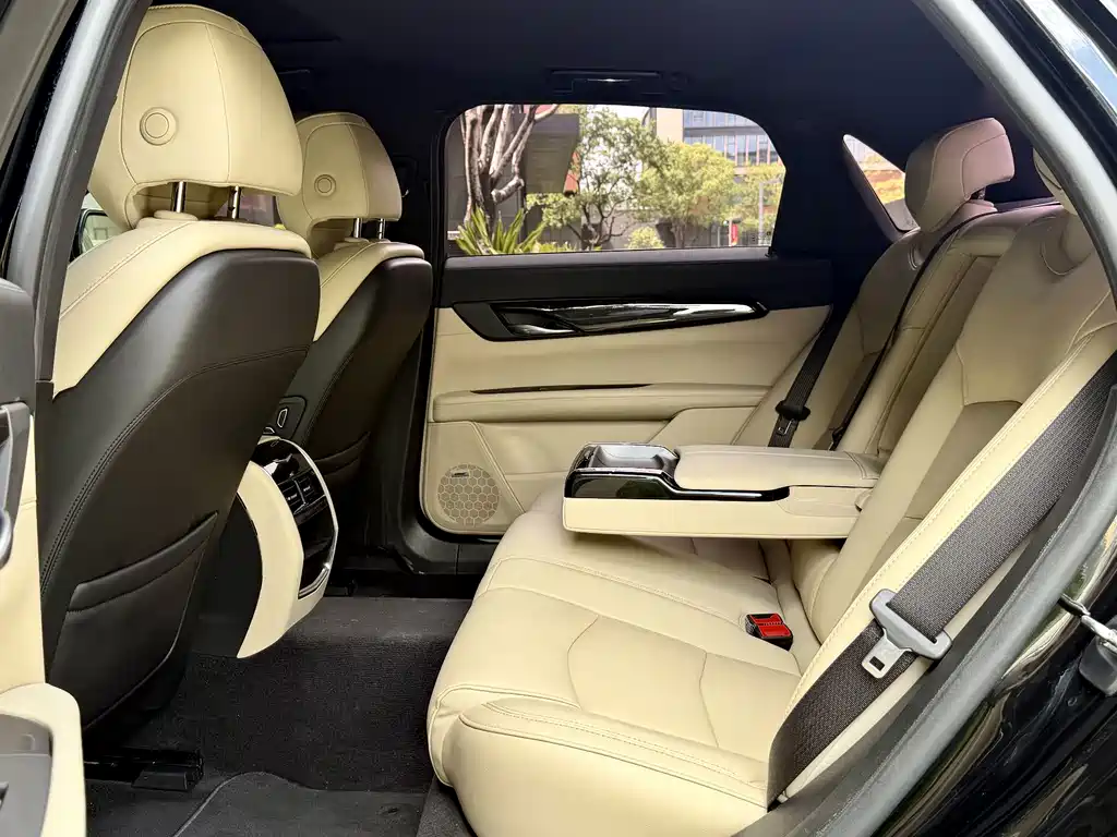 Cadillac CT6 — фото 13