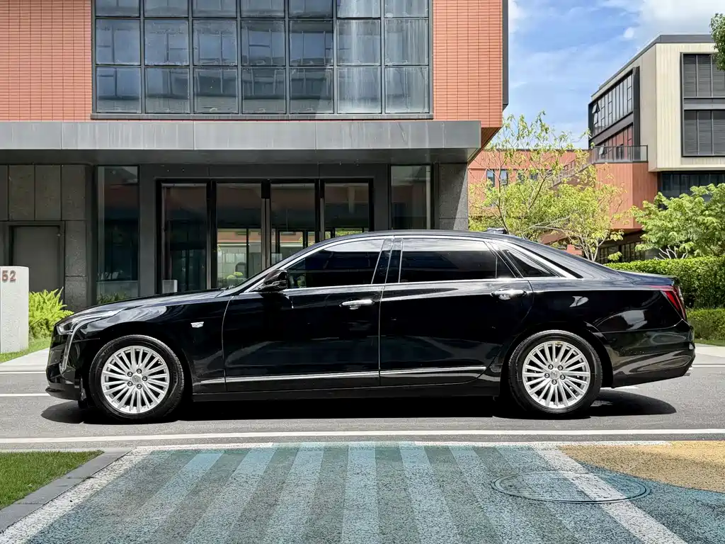 Cadillac CT6 — фото 16