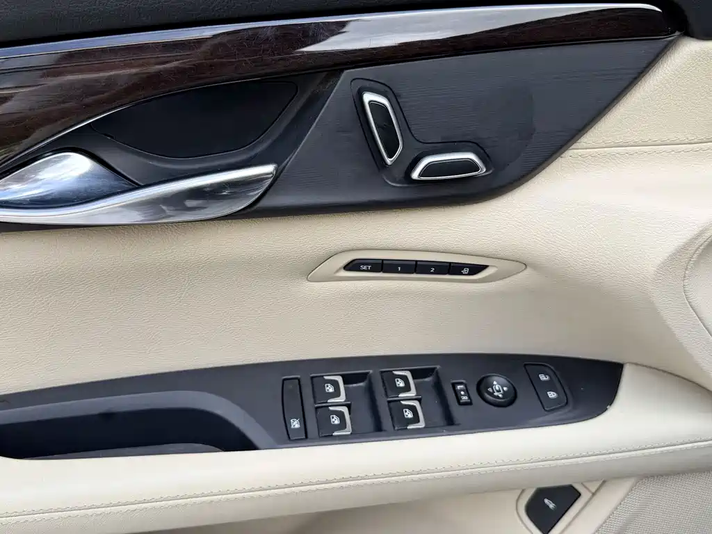 Cadillac CT6 — фото 18