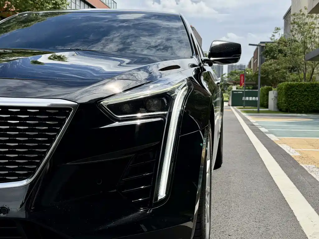 Cadillac CT6 — фото 19