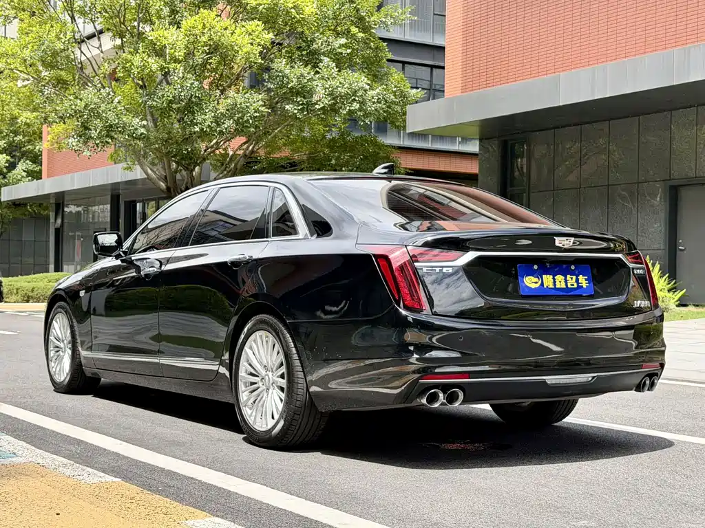 Cadillac CT6 — фото 22