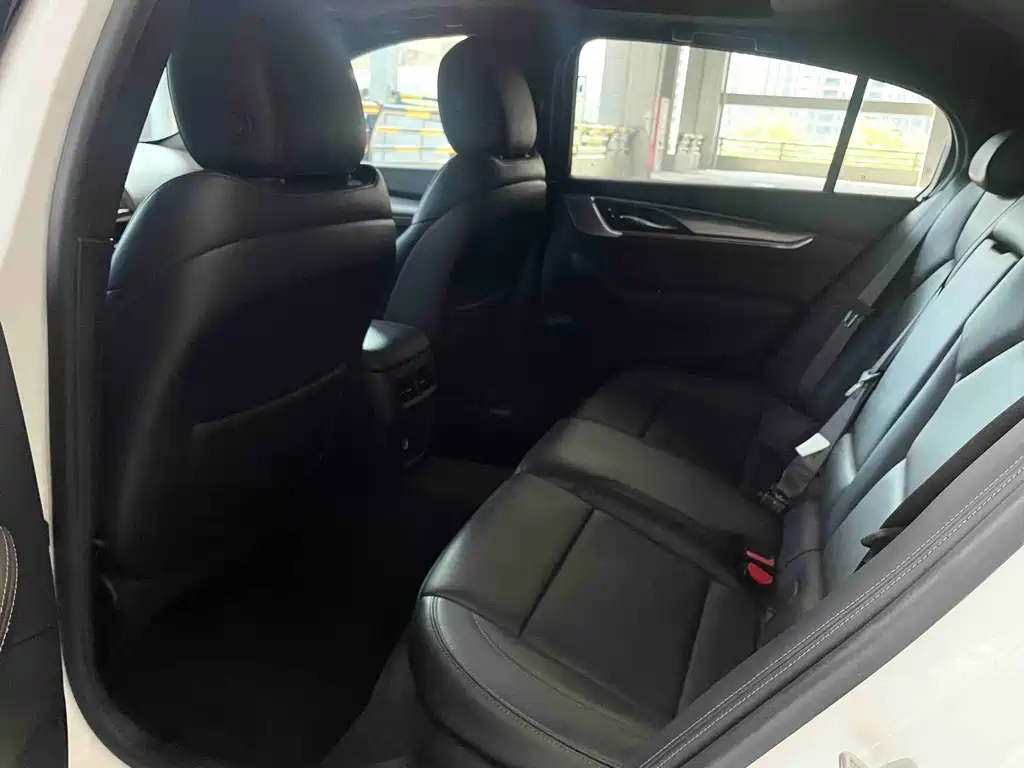 Cadillac CT5 — фото 13