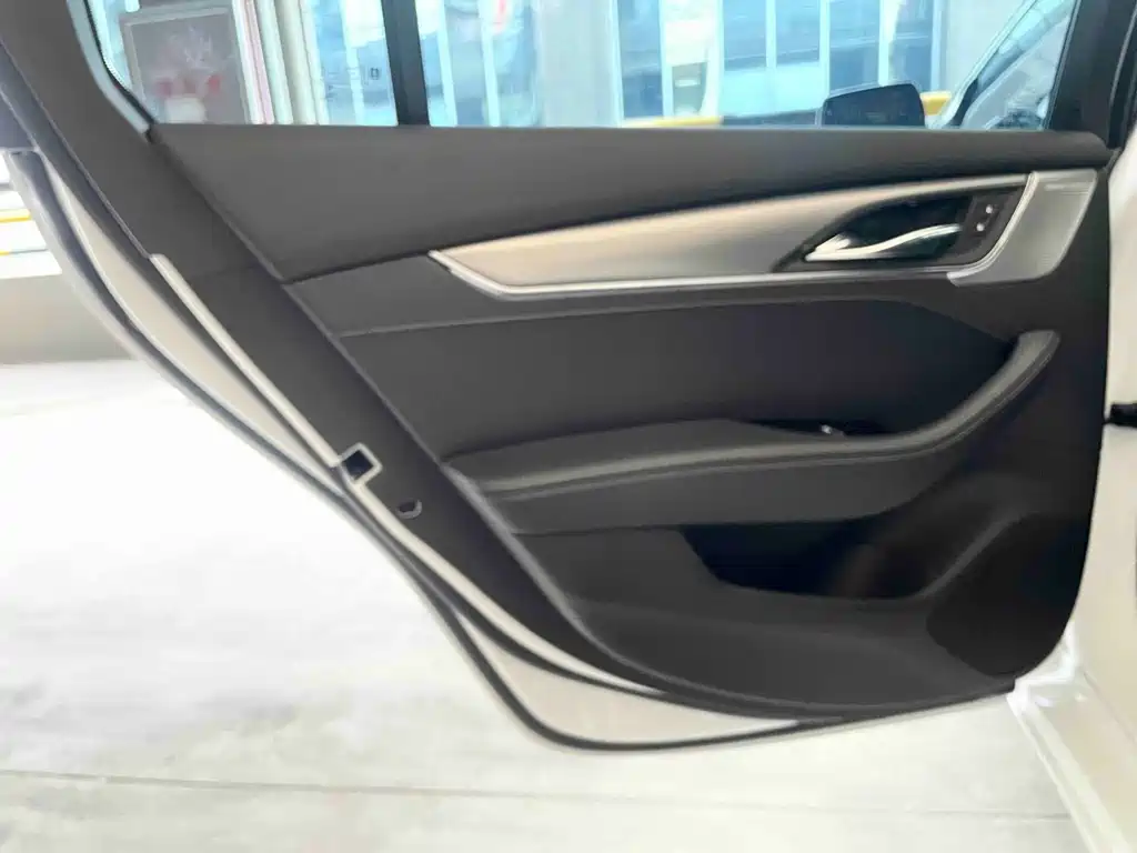 Cadillac CT5 — фото 14