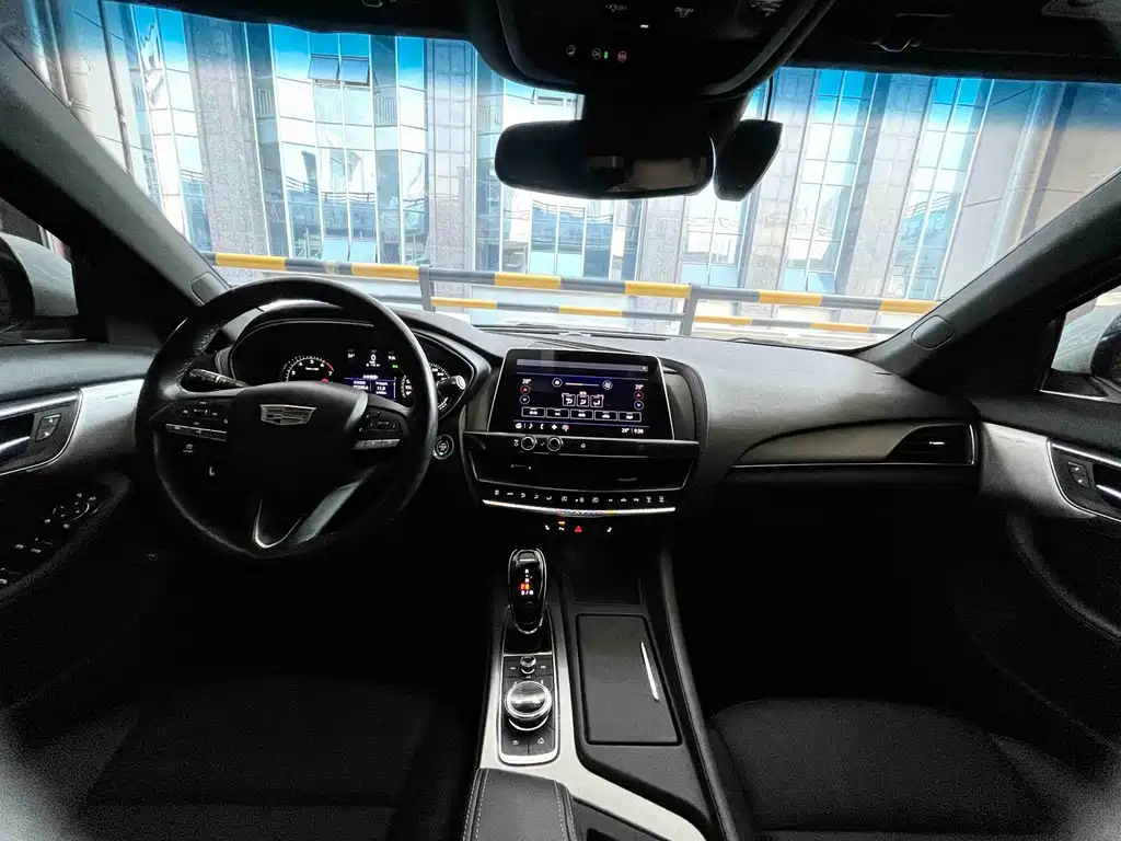 Cadillac CT5 — фото 17