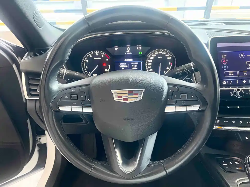 Cadillac CT5 — фото 9