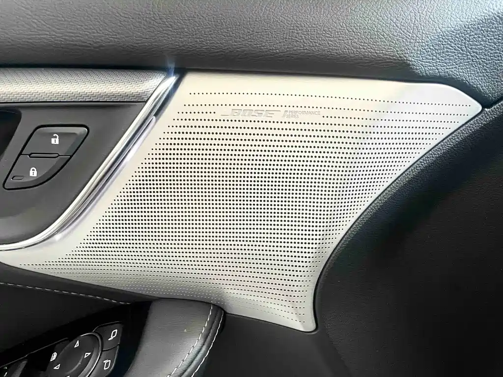 Cadillac CT5 — фото 10