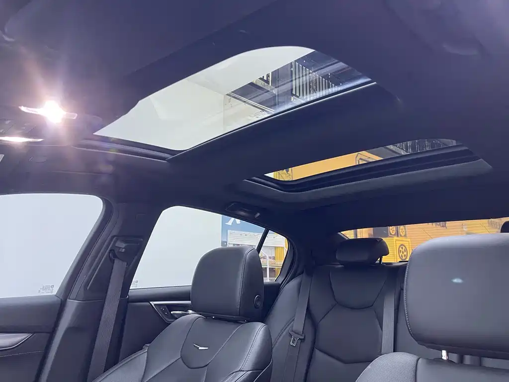 Cadillac CT5 — фото 15