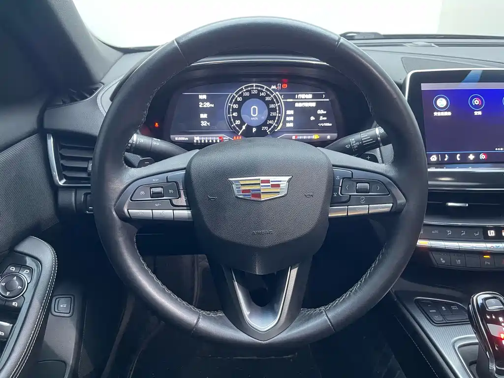 Cadillac CT5 — фото 18