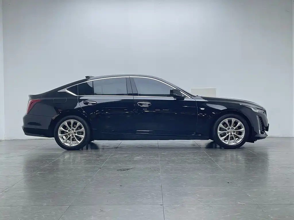 Cadillac CT5 — фото 9