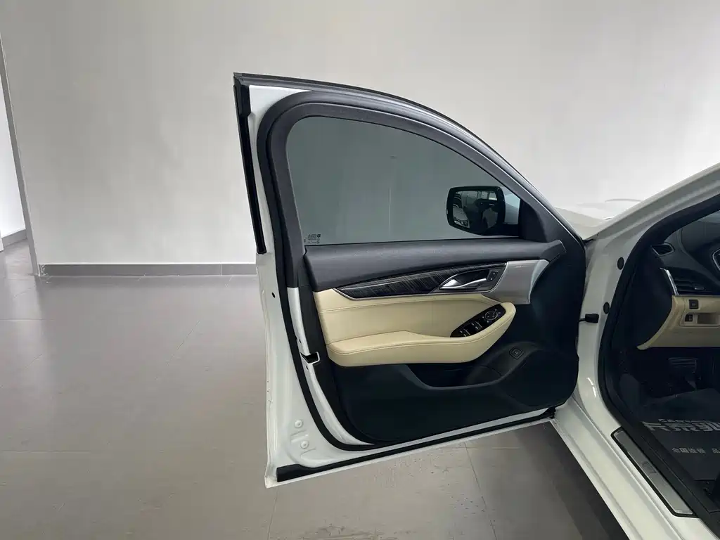 Cadillac CT5 — фото 14