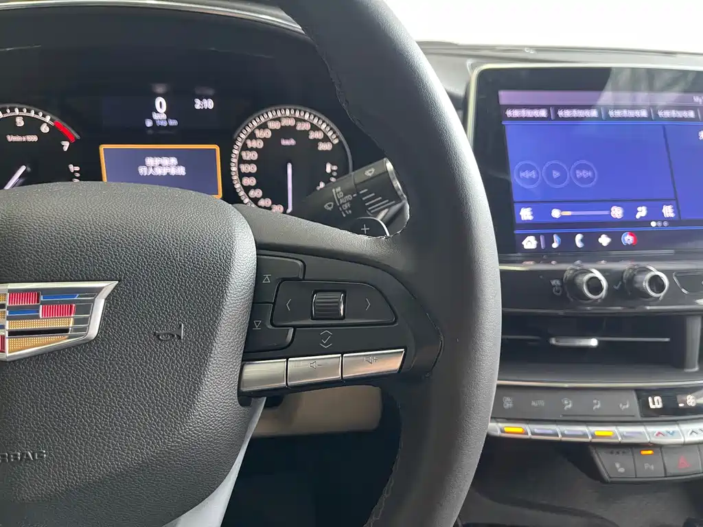 Cadillac CT5 — фото 19