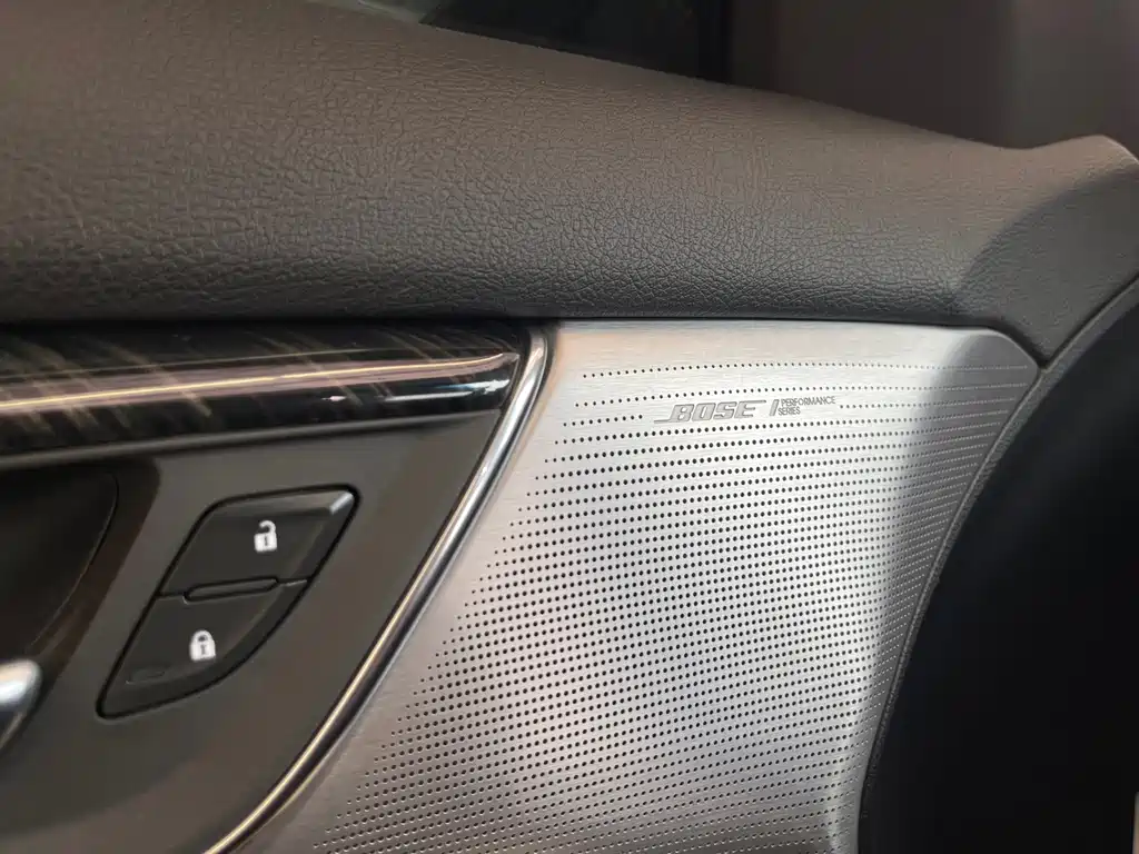 Cadillac CT5 — фото 23