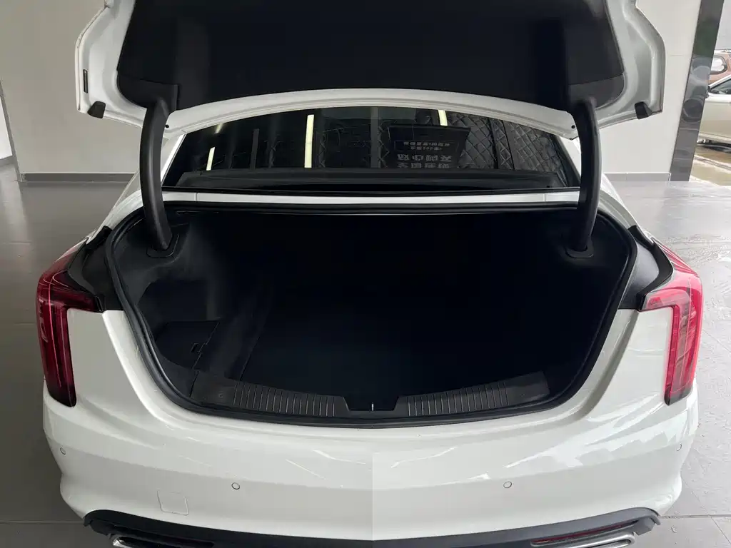 Cadillac CT5 — фото 25