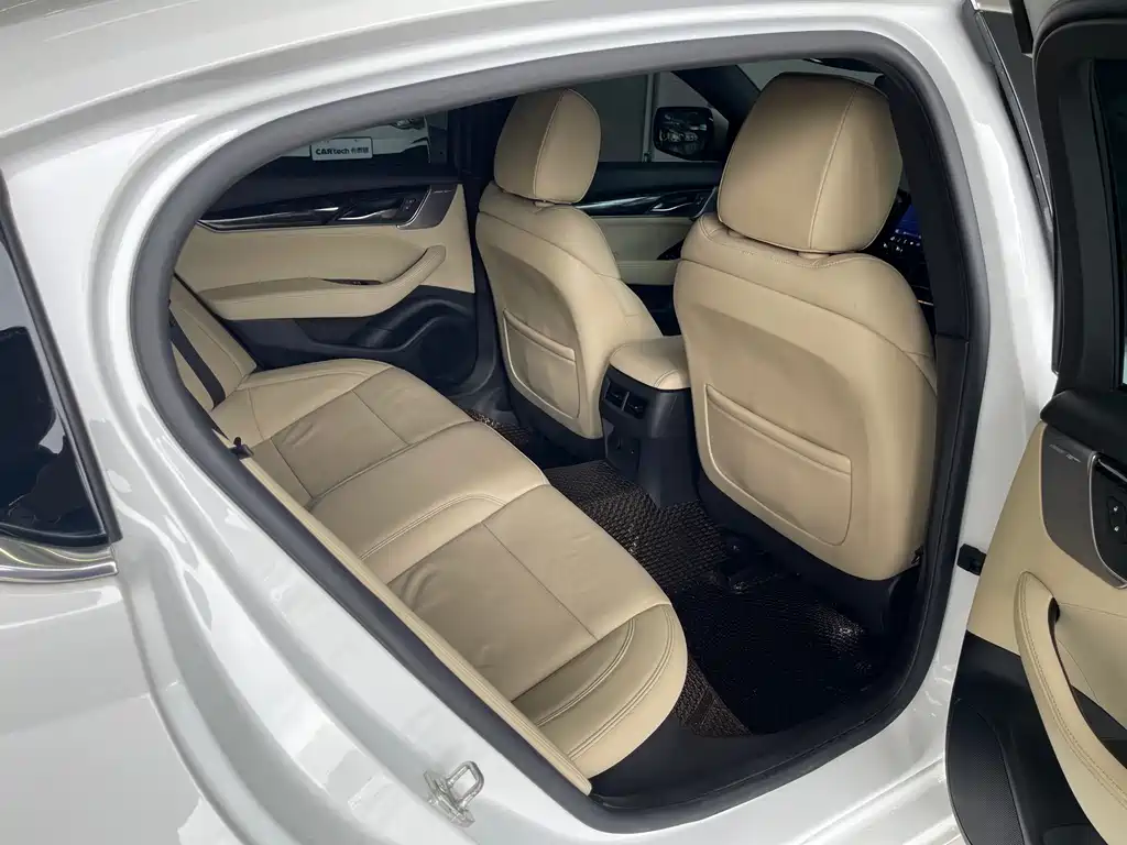 Cadillac CT5 — фото 26