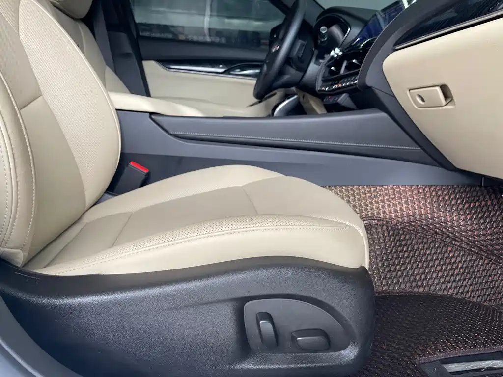 Cadillac CT5 — фото 29