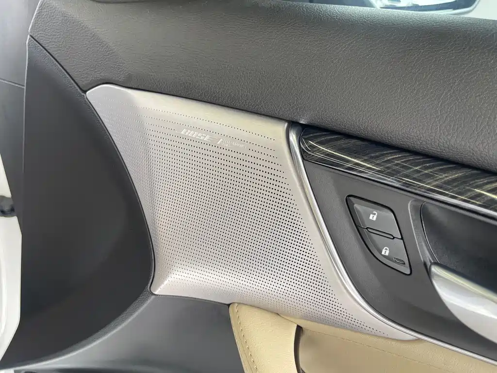 Cadillac CT5 — фото 30