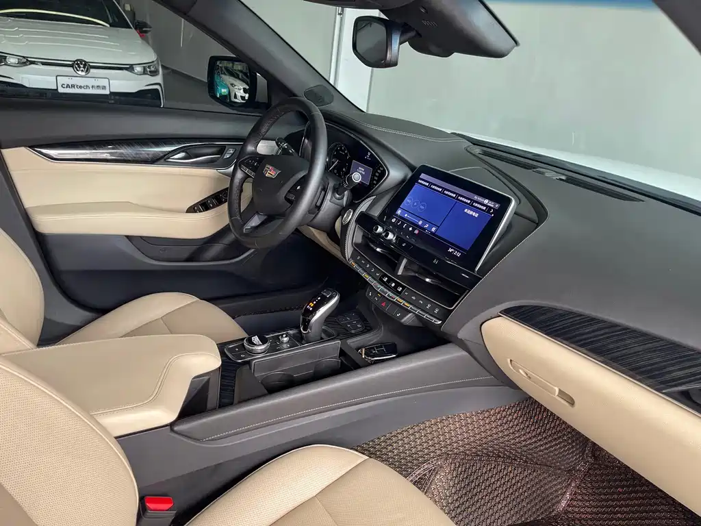 Cadillac CT5 — фото 31