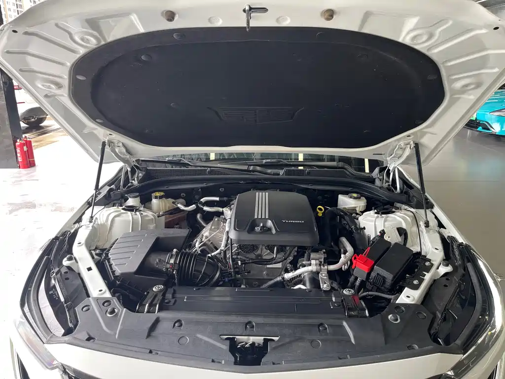 Cadillac CT5 — фото 35