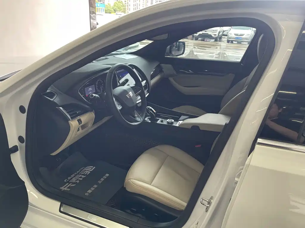 Cadillac CT5 — фото 9